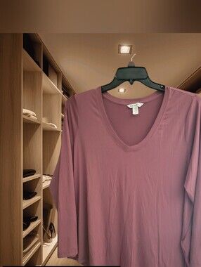 Athleta Women's Long Sleeve V-Neck Top in Mauve